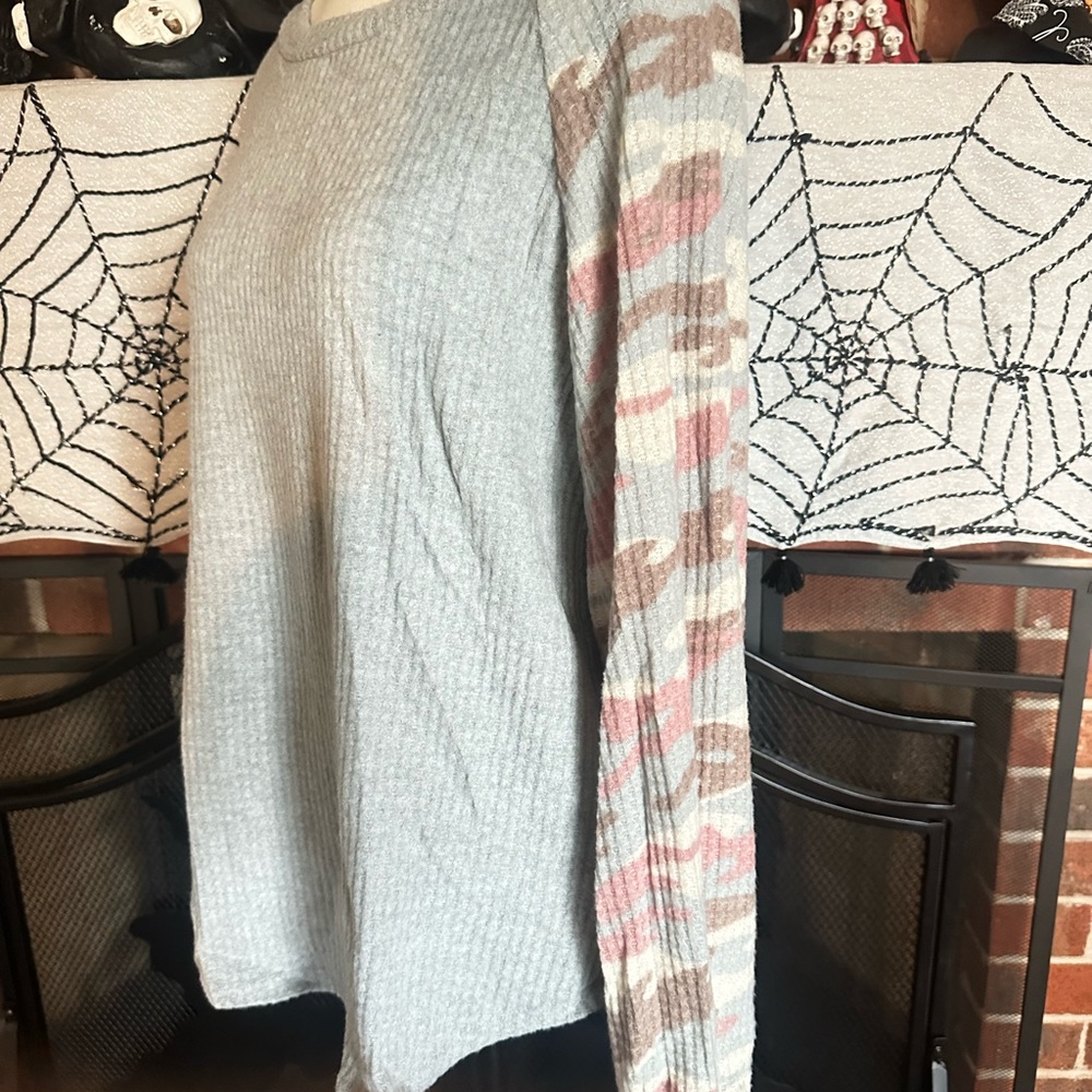 FSL Apparel Camo Gray Textured Top